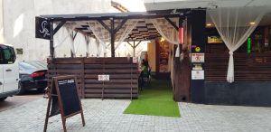 Strada Vaselor, cu restaurantele Sky Bistro si Peking Duck