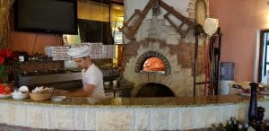 Trattoria Il Mulino, restaurant cu bucatarie traditionala italiana langa Manastirea Radu Voda