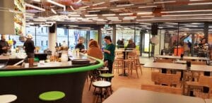 AV8, restauramt cu bucatarie internationala in ansamblul Aviatorilor 8 in Piata Victoriei