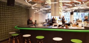 AV8, restauramt cu bucatarie internationala in ansamblul Aviatorilor 8 in Piata Victoriei