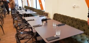 AV8, restauramt cu bucatarie internationala in ansamblul Aviatorilor 8 in Piata Victoriei