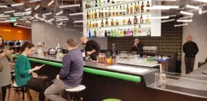 AV8, restauramt cu bucatarie internationala in ansamblul Aviatorilor 8 in Piata Victoriei