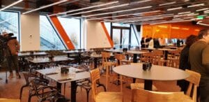 AV8, restauramt cu bucatarie internationala in ansamblul Aviatorilor 8 in Piata Victoriei