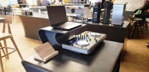 AV8, restauramt cu bucatarie internationala in ansamblul Aviatorilor 8 in Piata Victoriei