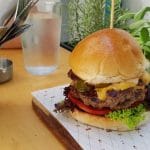 Burger Van Home, bistrou de coaste, salate si hamburgeri la Piata Rosetti