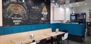 Burger Van Home, bistrou de coaste, salate si hamburgeri la Piata Rosetti