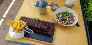 Burger Van Home, bistrou de coaste, salate si hamburgeri la Piata Rosetti