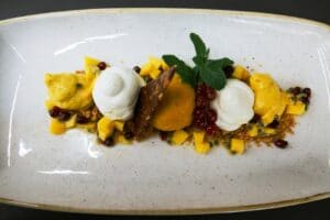 Deconstructed Mango Passion Fruit Cheesecake  la restaurantul AV8 din Piata Victoriei