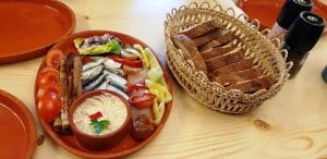 Ivan Pescar & Scrumbia Bar, restaurantul lui Ivan Patzaichin la The Ark la Piata de Flori