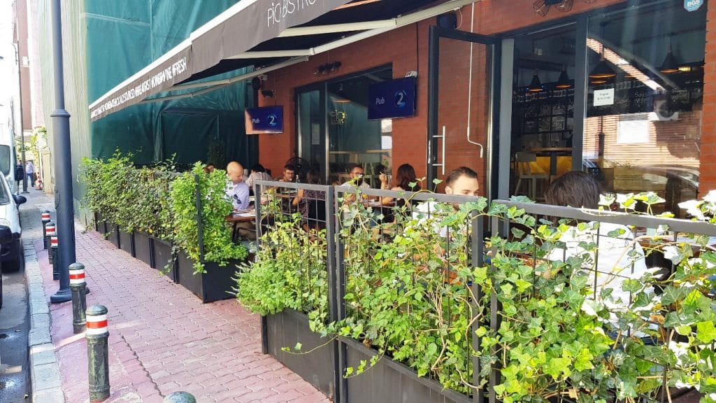 Pio Bistro, restaurant cu bucatarie urbana moderna in Piata Dorobantilor