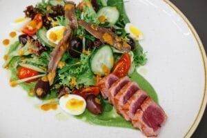 Robert`s Nicoise la restaurantul AV8 din Piata Victoriei