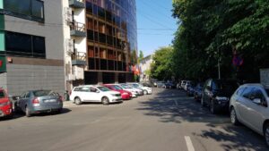 Strada Mihail Moxa pe la bistrourile Therapy si La Taifas