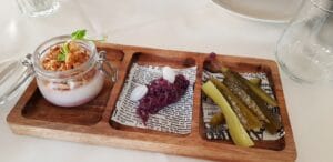 Trei, restaurant cu buctarie internationala pe Calea Calarasilor in Bucuresti