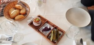 Trei, restaurant cu buctarie internationala pe Calea Calarasilor in Bucuresti