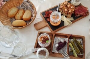 Trei, restaurant cu buctarie internationala pe Calea Calarasilor in Bucuresti