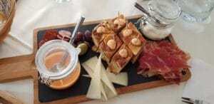 Trei, restaurant cu buctarie internationala pe Calea Calarasilor in Bucuresti