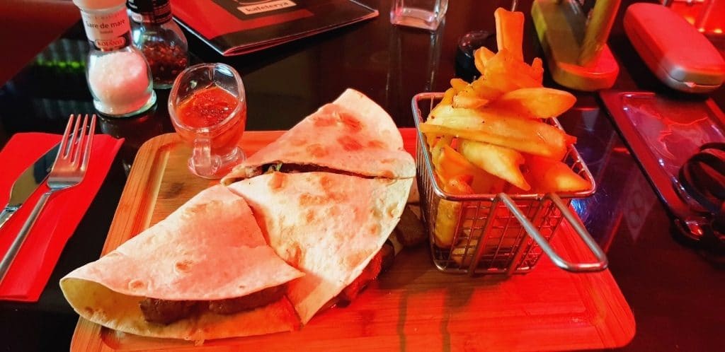 Kafeterya, cafenea pe Schitu Magureanu la Podul Izvor