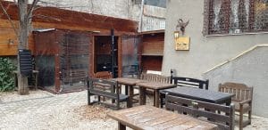 Lente Arcului, cafenea boema cu mansarda in strada Arcului din Bucuresti