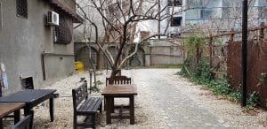 Lente Arcului, cafenea boema cu mansarda in strada Arcului din Bucuresti