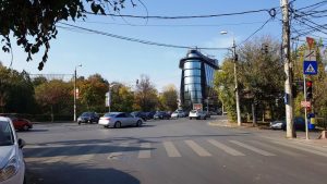 Strada Gheorghe Titeica, cu restaurantul turcesc Divan si cu Gustosi Momenti