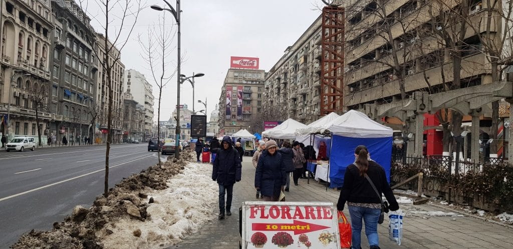 Bulevardul Magheru la Piata Romana, cu restaurantul La Placinte Bulevardul Magheru la Piata Romana, cu restaurantul La Placinte