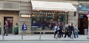 Calea Victoriei in zona Centrului Vechi, in jurul restaurantului Linea Closer to The Moon