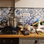 Invitatie la o cina italieneasca cu prietenii in bucatarie...