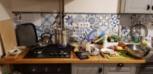 Invitatie la o cina italieneasca cu prietenii in bucatarie...