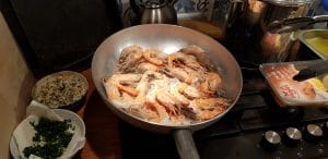 Invitatie la o cina italieneasca cu prietenii in bucatarie...