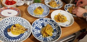 Invitatie la o cina italieneasca cu prietenii in bucatarie...