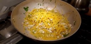 Invitatie la o cina italieneasca cu prietenii in bucatarie...