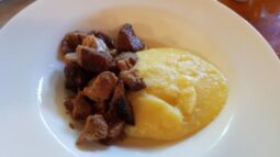 Bucătărie tradițională românească la Belciugatele