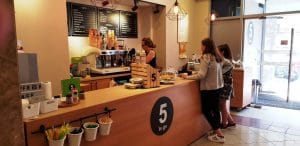 5 to Go in Mario Plaza la Piata Dorobantilor, cafenea mica