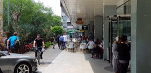 America House la aripa cu Starbucks si Cooperativa FruFru