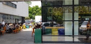 America House la aripa cu Starbucks si Cooperativa FruFru