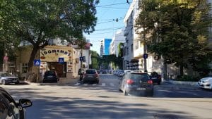 Buzesti in jurul restaurantului turcesc Idomemos