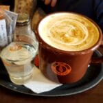 Cafeneaua STAY by Coffee 2 Go, pe strada General Berthelot in Bucuresti