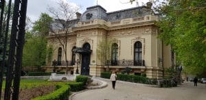 Casa Oamnilor de Stiinta (COS), fostul Parcul Trandafirilor, un restaurant strigoi al Bucurestiului