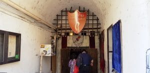 Excalibur, restaurant medieval cu carne fripta in Piata Revolutiei din Bucuresti