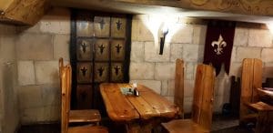 Excalibur, restaurant medieval cu carne fripta in Piata Revolutiei din Bucuresti