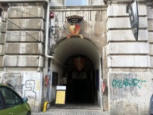 Excalibur, restaurant medieval cu carne fripta in Piata Revolutiei din Bucuresti