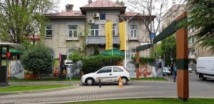 In jurul strazii Buzesti, cu numeroase restaurante, cafenele si alte localuri