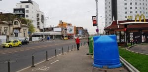 In jurul strazii Buzesti, cu numeroase restaurante, cafenele si alte localuri