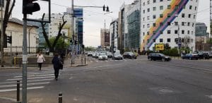 In jurul strazii Buzesti, cu numeroase restaurante, cafenele si alte localuri