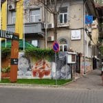 In jurul strazii Buzesti, cu numeroase restaurante, cafenele si alte localuri