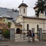 In jurul strazii Buzesti, cu numeroase restaurante, cafenele si alte localuri