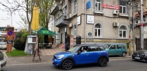 In jurul strazii Buzesti, cu numeroase restaurante, cafenele si alte localuri
