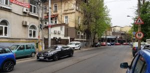 In jurul strazii Buzesti, cu numeroase restaurante, cafenele si alte localuri