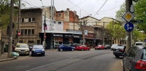 In jurul strazii Buzesti, cu numeroase restaurante, cafenele si alte localuri