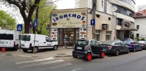 In jurul strazii Buzesti, cu numeroase restaurante, cafenele si alte localuri